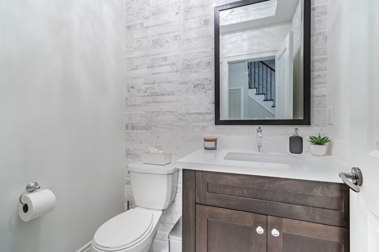 Executive Suburban Townhouse - Etobicoke, Canada