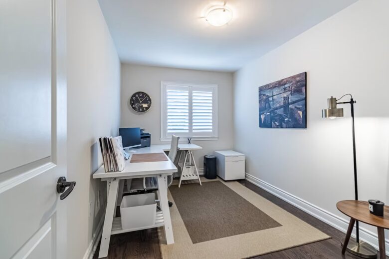 Executive Suburban Townhouse - Etobicoke, Canada