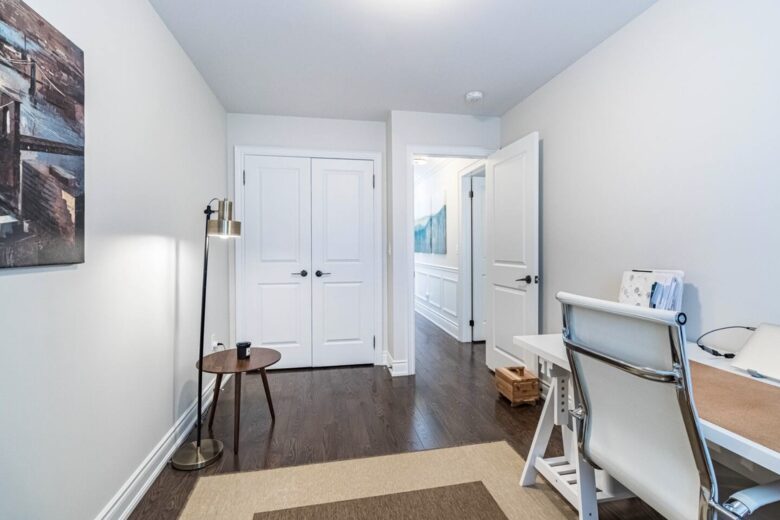 Executive Suburban Townhouse - Etobicoke, Canada