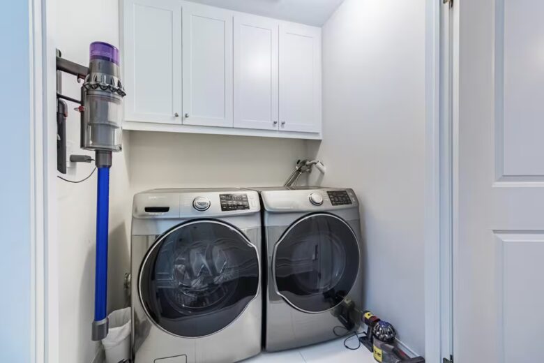 Executive Suburban Townhouse - Etobicoke, Canada