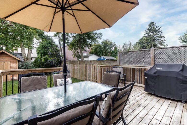 Executive Suburban Townhouse - Etobicoke, Canada