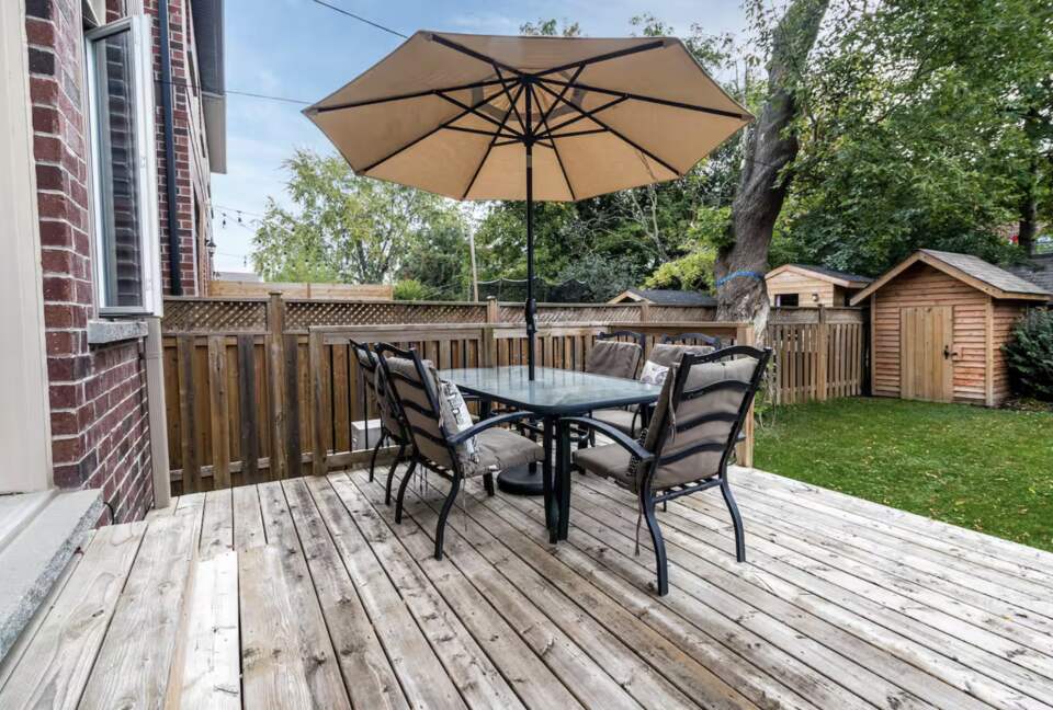 Executive Suburban Townhouse - Etobicoke, Canada