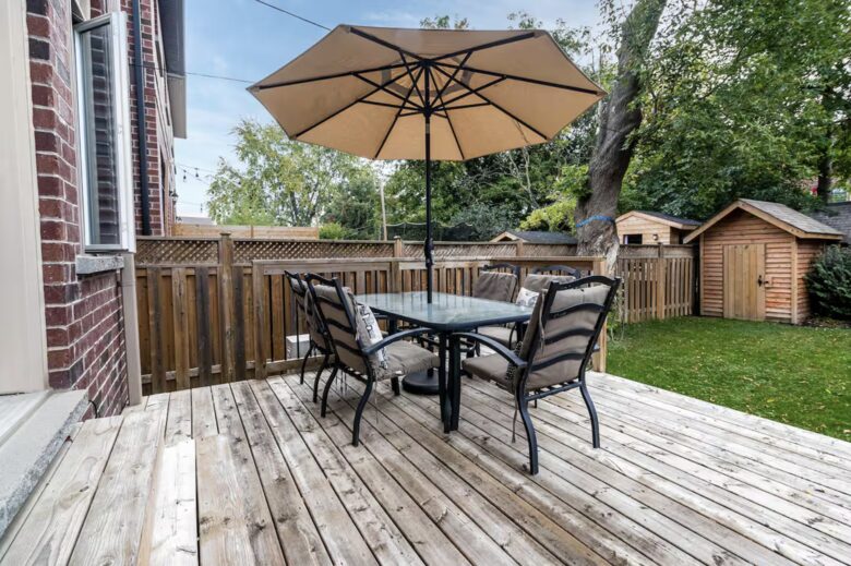 Executive Suburban Townhouse - Etobicoke, Canada