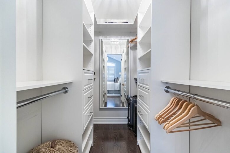 Executive Suburban Townhouse - Etobicoke, Canada