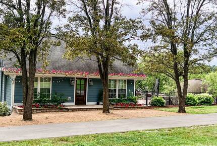 The Boathouse | A Peaceful Paradise - Goshen, Kentucky