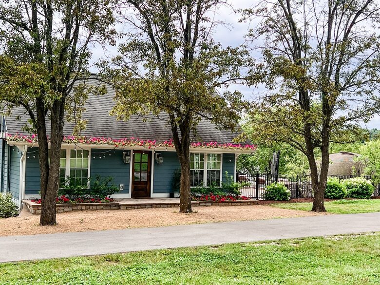 The Boathouse | A Peaceful Paradise - Goshen, Kentucky