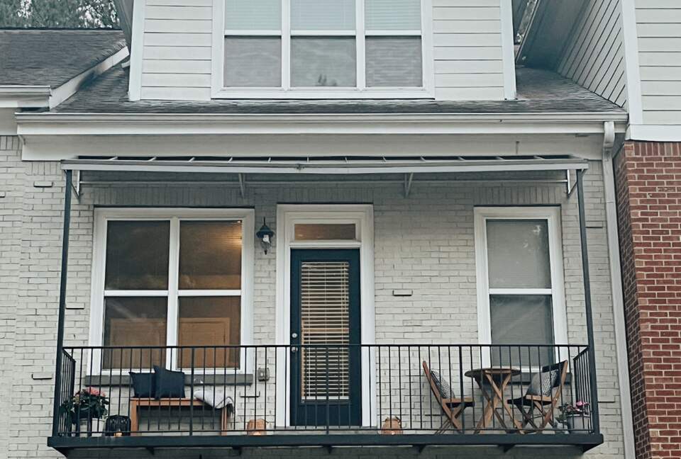 Modern Townhome with Community Pool | 20 minutes from Downtown - Norcross, Georgia