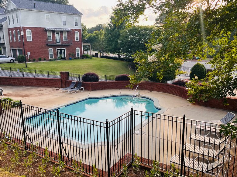 Modern Townhome with Community Pool | 20 minutes from Downtown - Norcross, Georgia