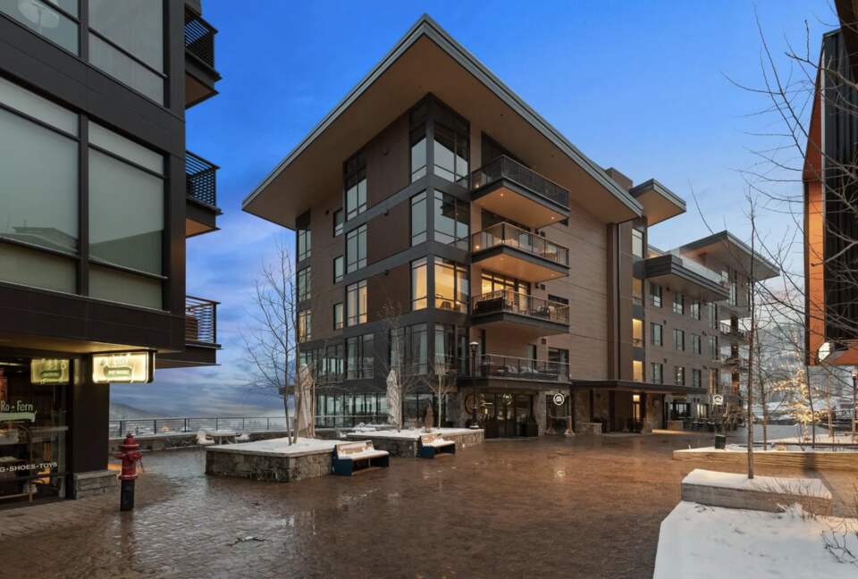 Snowmass Escape: Stylish 3-Bedroom with Stunning Mountain Views - Snowmass Village, United States
