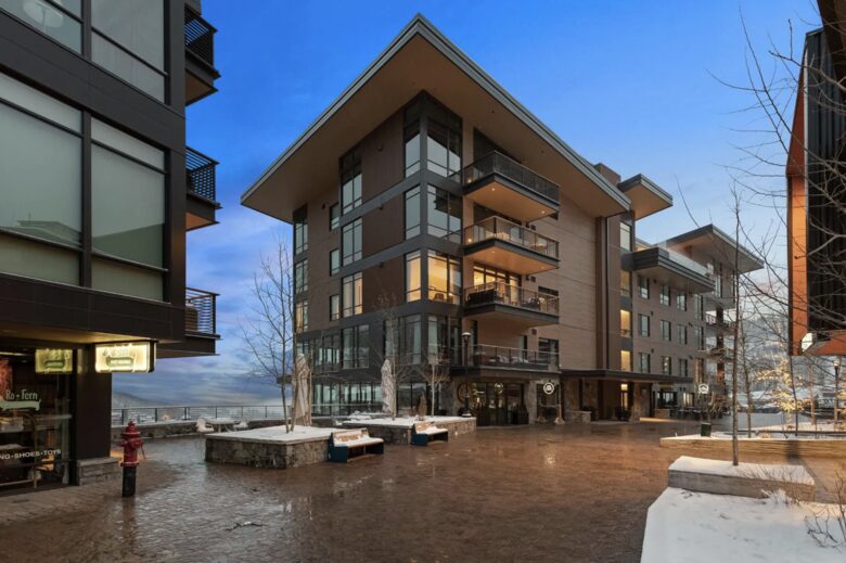 Snowmass Escape: Stylish 3-Bedroom with Stunning Mountain Views - Snowmass Village, United States