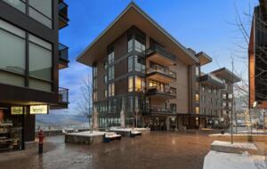 Snowmass Escape: Stylish 3-Bedroom with Stunning Mountain Views - Snowmass Village, United States