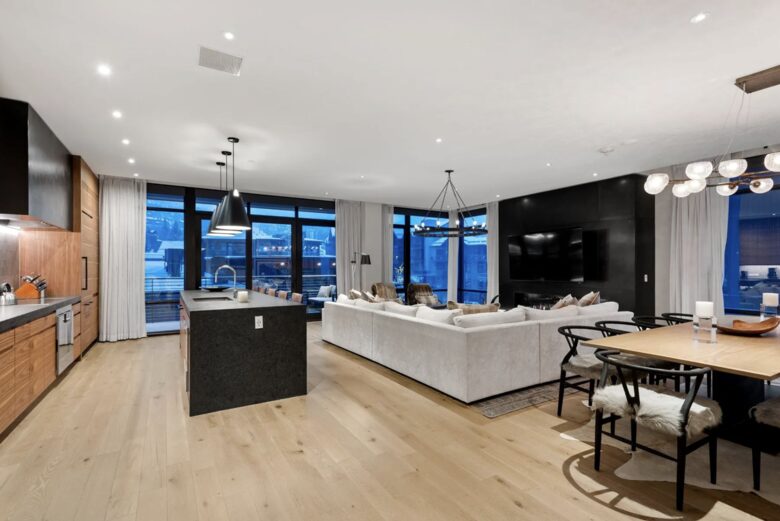 Snowmass Escape: Stylish 3-Bedroom with Stunning Mountain Views - Snowmass Village, United States