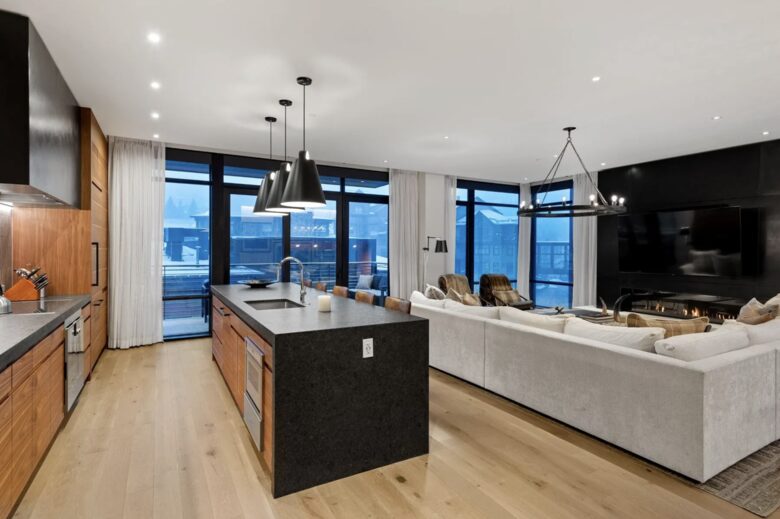 Snowmass Escape: Stylish 3-Bedroom with Stunning Mountain Views - Snowmass Village, United States