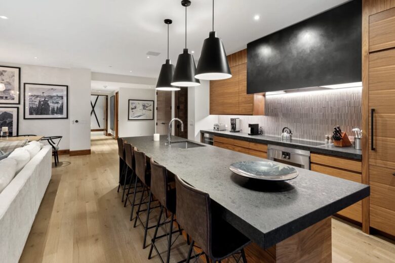 Snowmass Escape: Stylish 3-Bedroom with Stunning Mountain Views - Snowmass Village, United States
