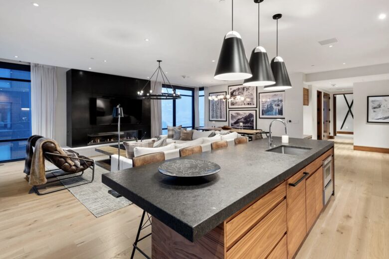 Snowmass Escape: Stylish 3-Bedroom with Stunning Mountain Views - Snowmass Village, United States