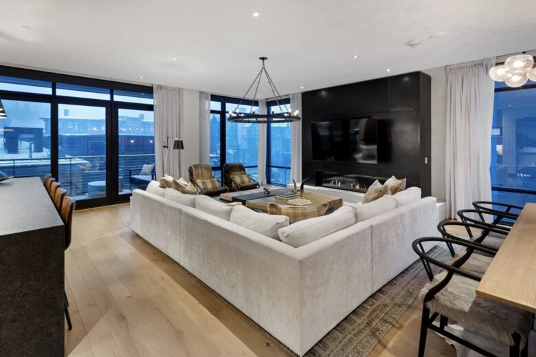 Snowmass Escape: Stylish 3-Bedroom with Stunning Mountain Views - Snowmass Village, United States