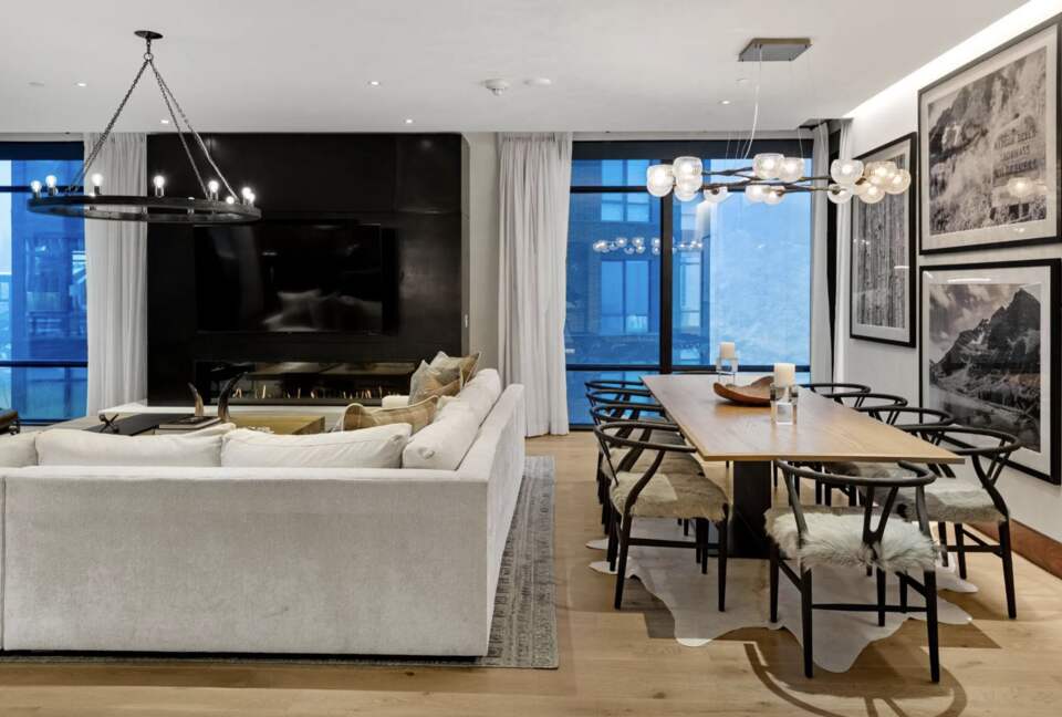 Snowmass Escape: Stylish 3-Bedroom with Stunning Mountain Views - Snowmass Village, United States