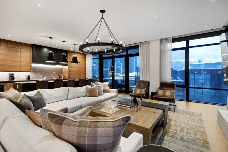 Snowmass Escape: Stylish 3-Bedroom with Stunning Mountain Views - Snowmass Village, United States