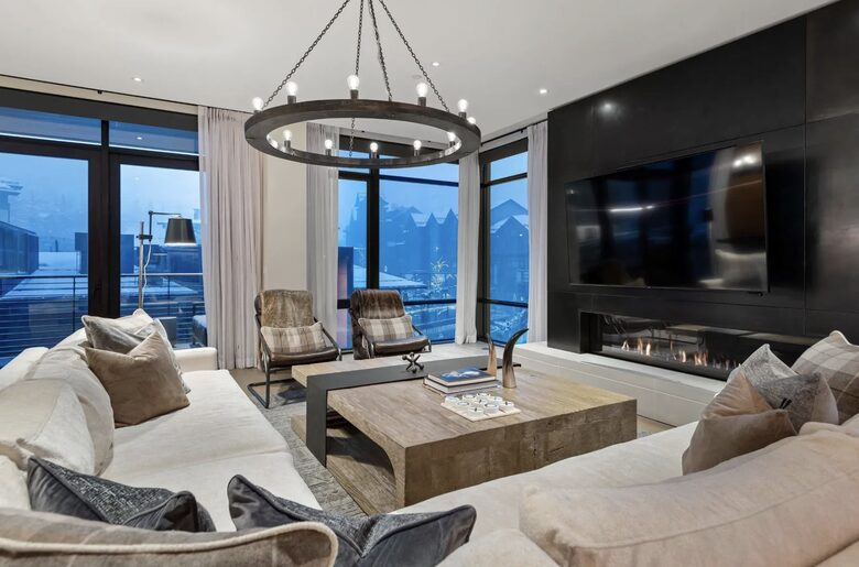 Snowmass Escape: Stylish 3-Bedroom with Stunning Mountain Views - Snowmass Village, United States