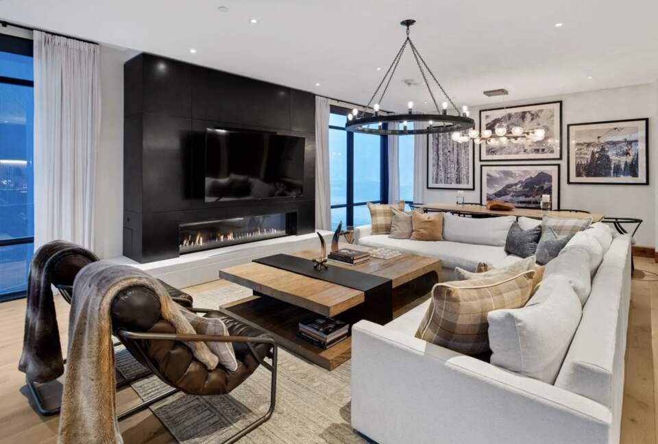 Snowmass Escape: Stylish 3-Bedroom with Stunning Mountain Views - Snowmass Village, United States