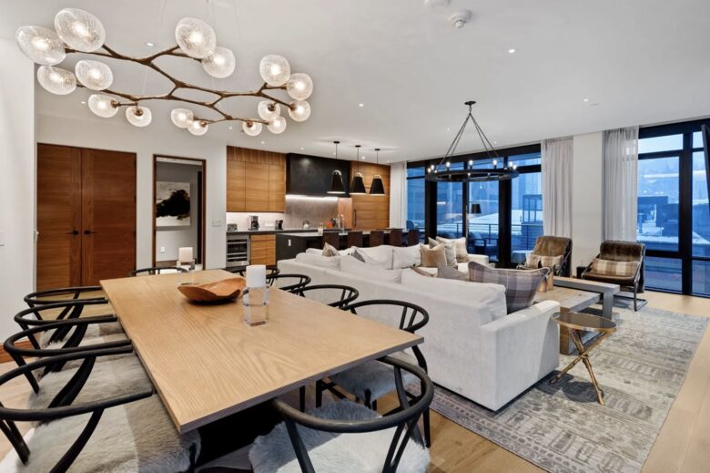 Snowmass Escape: Stylish 3-Bedroom with Stunning Mountain Views - Snowmass Village, United States