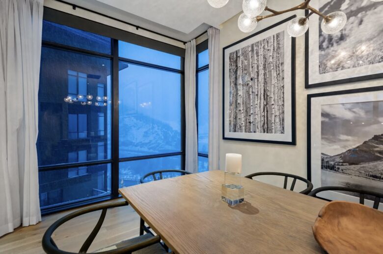 Snowmass Escape: Stylish 3-Bedroom with Stunning Mountain Views - Snowmass Village, United States