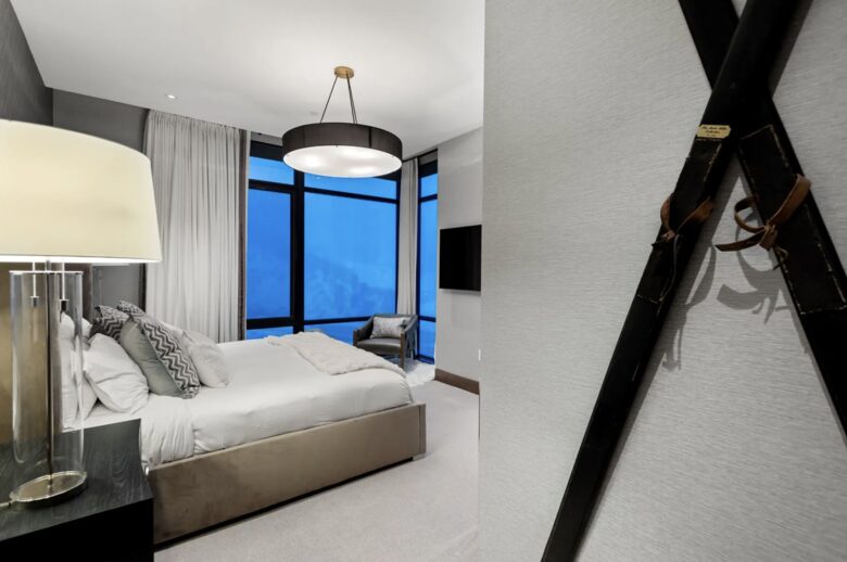 Snowmass Escape: Stylish 3-Bedroom with Stunning Mountain Views - Snowmass Village, United States