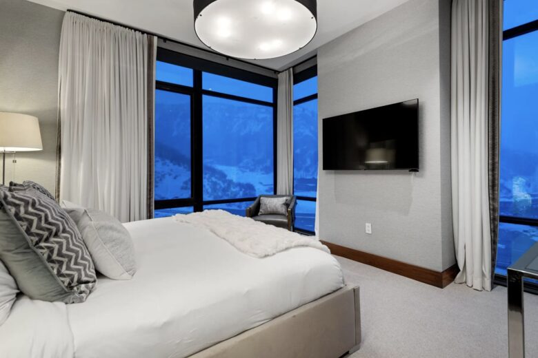 Snowmass Escape: Stylish 3-Bedroom with Stunning Mountain Views - Snowmass Village, United States