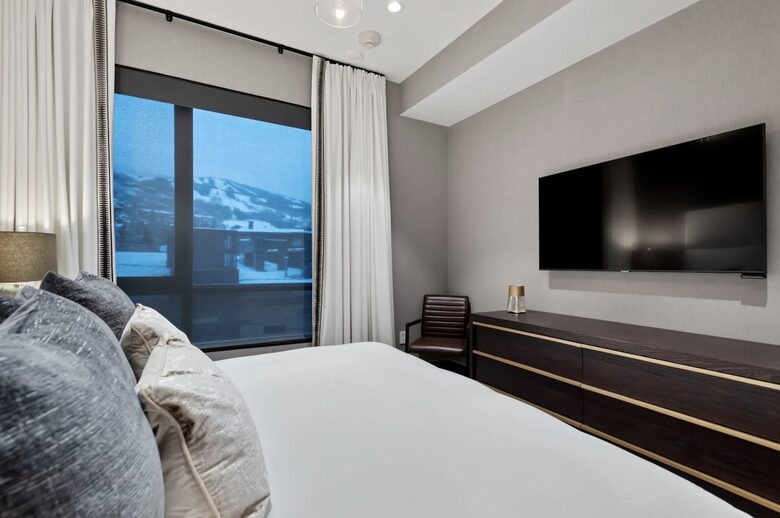 Snowmass Escape: Stylish 3-Bedroom with Stunning Mountain Views - Snowmass Village, United States