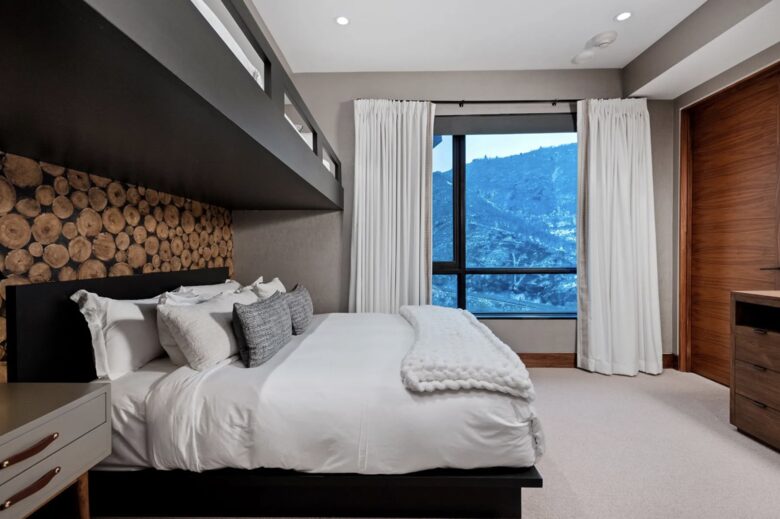 Snowmass Escape: Stylish 3-Bedroom with Stunning Mountain Views - Snowmass Village, United States