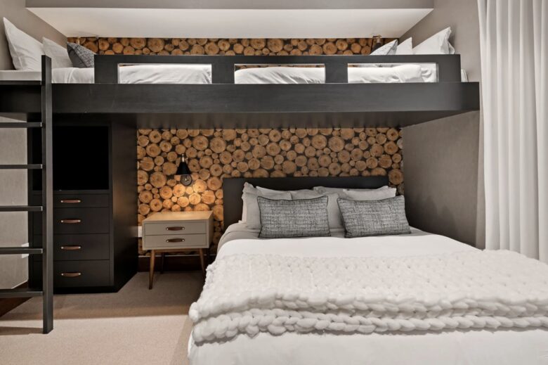Snowmass Escape: Stylish 3-Bedroom with Stunning Mountain Views - Snowmass Village, United States