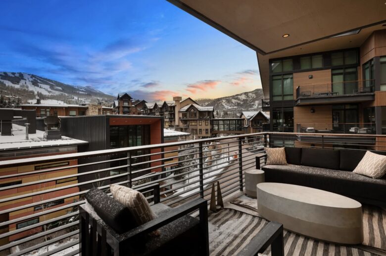 Snowmass Escape: Stylish 3-Bedroom with Stunning Mountain Views - Snowmass Village, United States