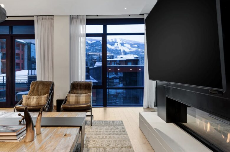 Snowmass Escape: Stylish 3-Bedroom with Stunning Mountain Views - Snowmass Village, United States
