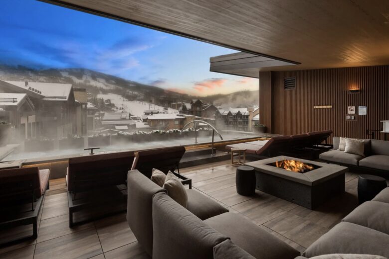 Snowmass Escape: Stylish 3-Bedroom with Stunning Mountain Views - Snowmass Village, United States