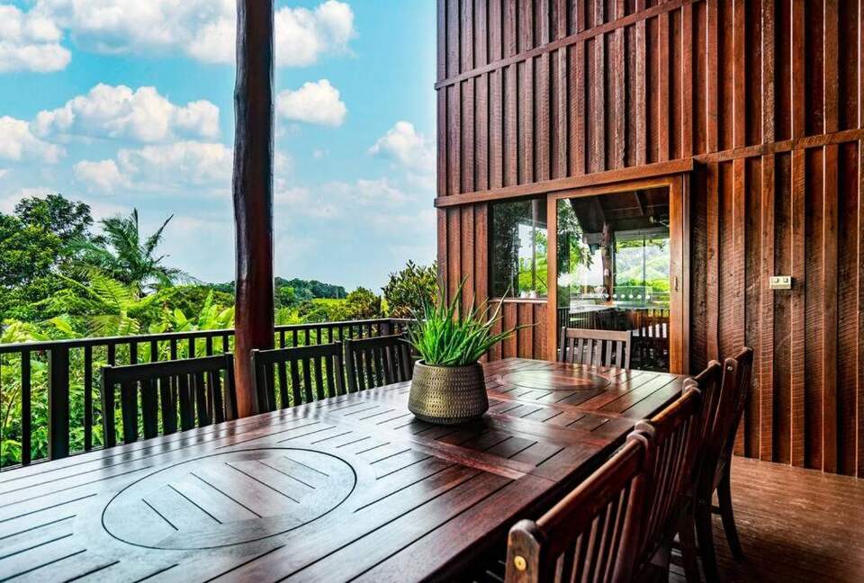 Treetops Sanctuary | Luxury Treehouse - Jaggan, Australia