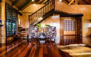 Treetops Sanctuary | Luxury Treehouse - Jaggan, Australia