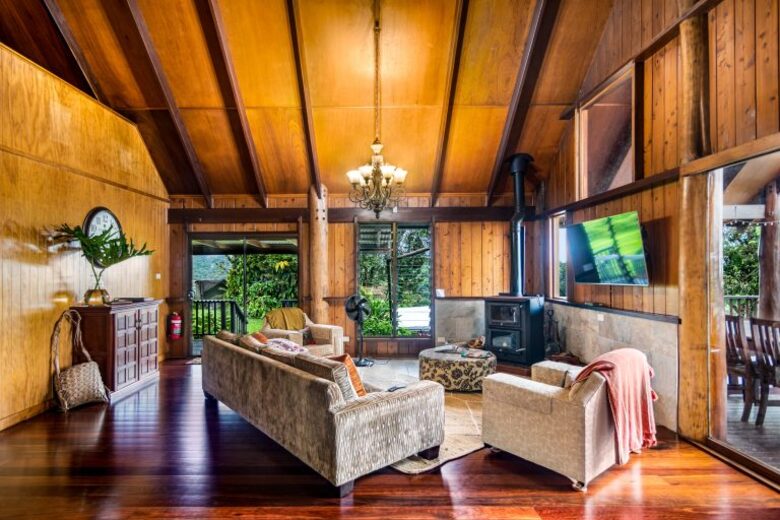 Treetops Sanctuary | Luxury Treehouse - Jaggan, Australia