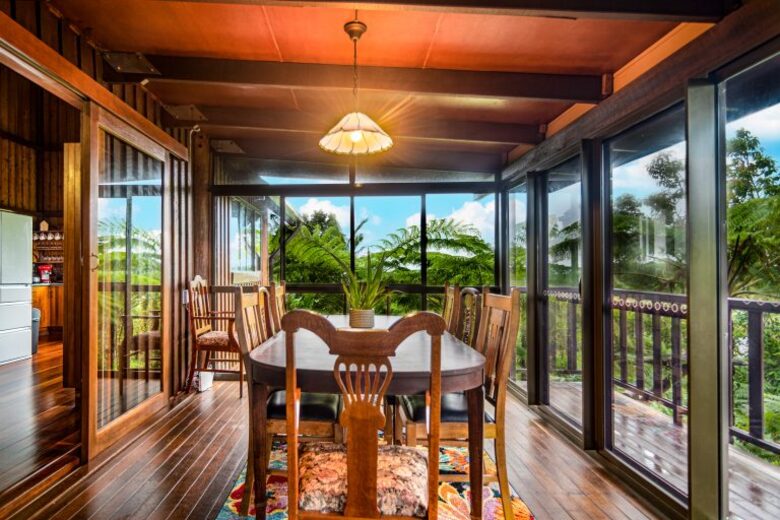 Treetops Sanctuary | Luxury Treehouse - Jaggan, Australia