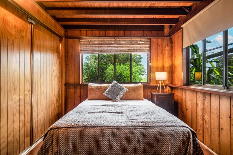 Treetops Sanctuary | Luxury Treehouse - Jaggan, Australia