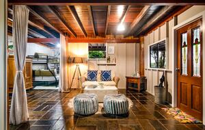 Treetops Sanctuary | Luxury Treehouse - Jaggan, Australia