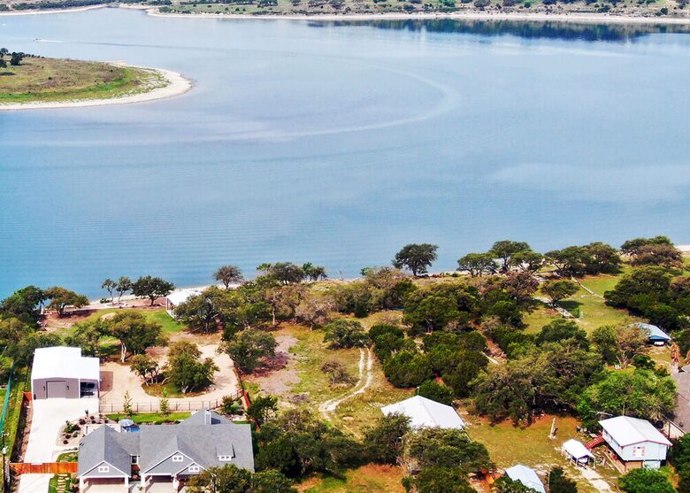 Tres A Lake Retreat - Canyon Lake, Texas
