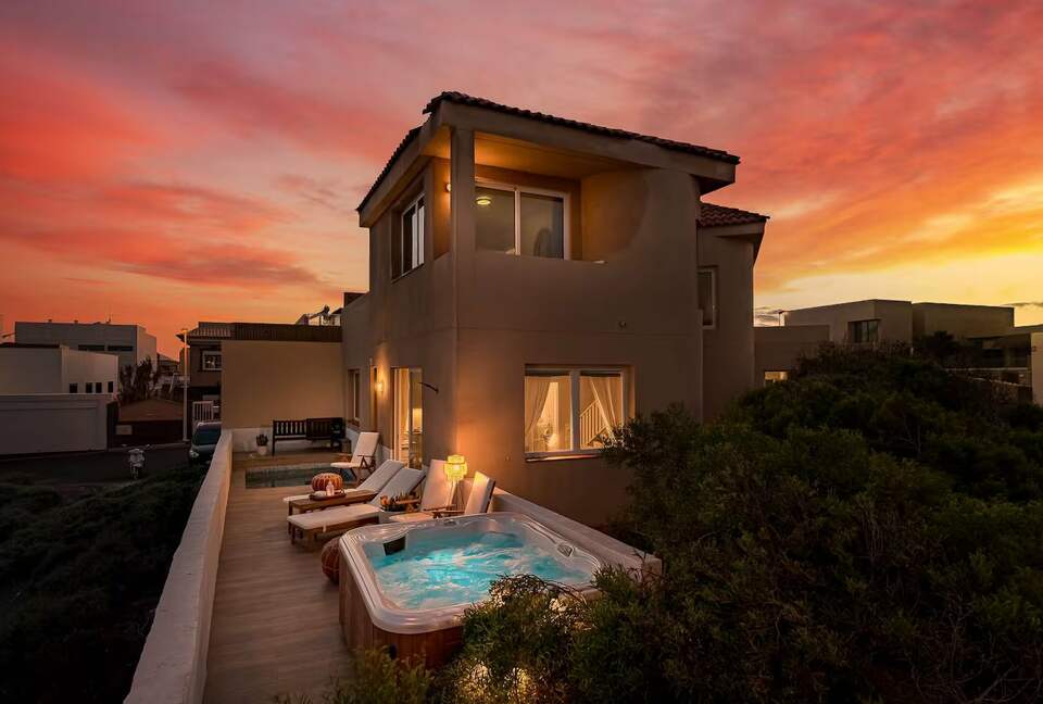 Medano Seaside Villa, Jacuzzi & Pool - El Medano, Tenerife, Spain