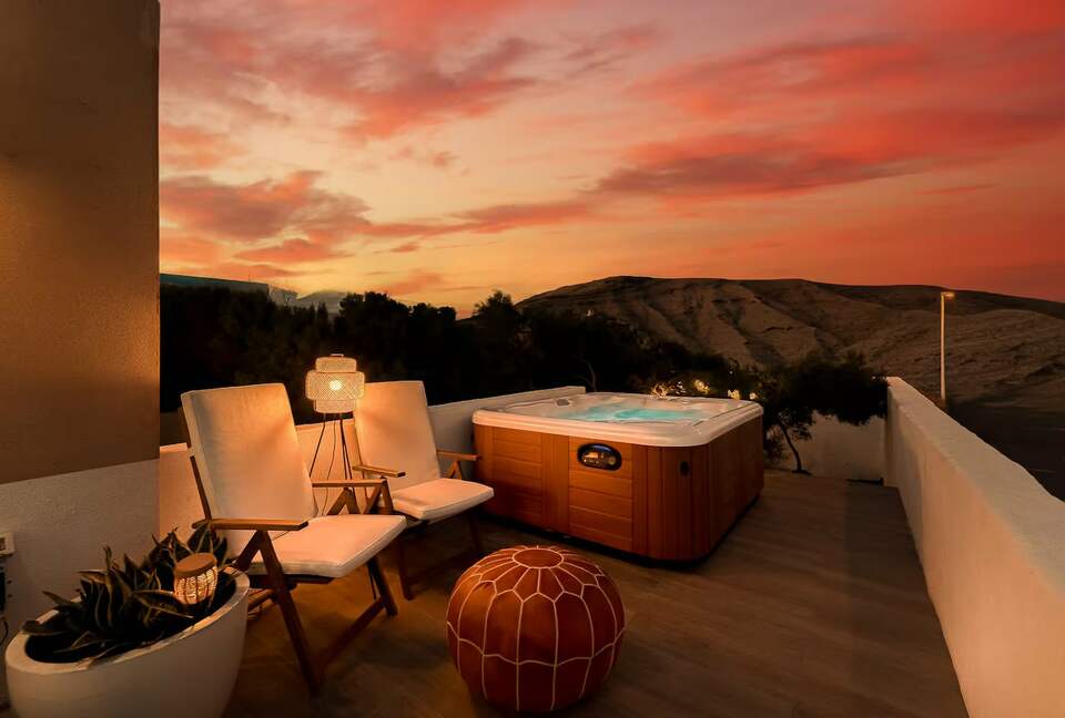 Medano Seaside Villa, Jacuzzi & Pool - El Medano, Tenerife, Spain