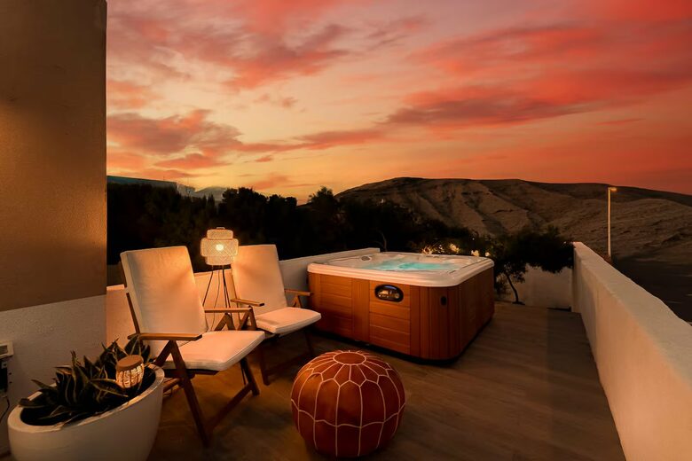 Medano Seaside Villa, Jacuzzi & Pool - El Medano, Tenerife, Spain