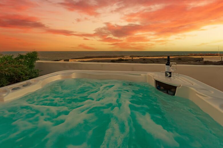 Medano Seaside Villa, Jacuzzi & Pool - El Medano, Tenerife, Spain