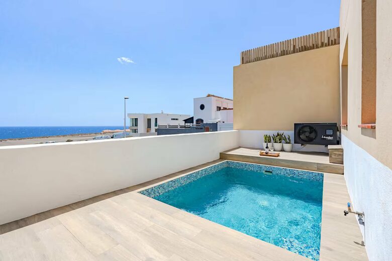 Medano Seaside Villa, Jacuzzi & Pool - El Medano, Tenerife, Spain