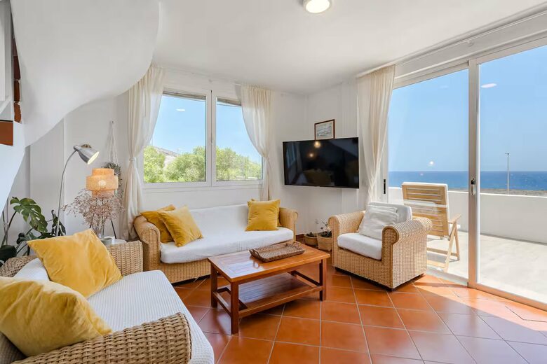 Medano Seaside Villa, Jacuzzi & Pool - El Medano, Tenerife, Spain