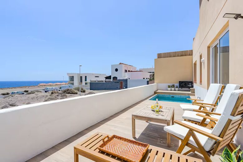 Medano Seaside Villa, Jacuzzi & Pool - El Medano, Tenerife, Spain