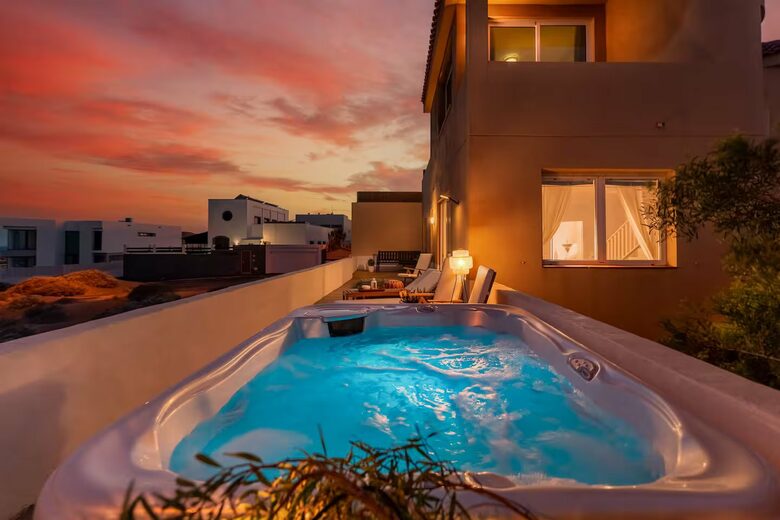 Medano Seaside Villa, Jacuzzi & Pool - El Medano, Tenerife, Spain