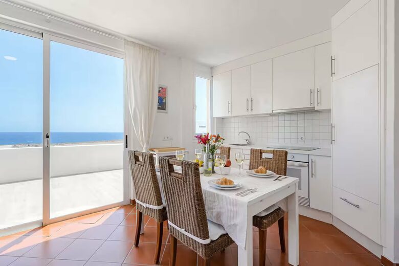 Medano Seaside Villa, Jacuzzi & Pool - El Medano, Tenerife, Spain